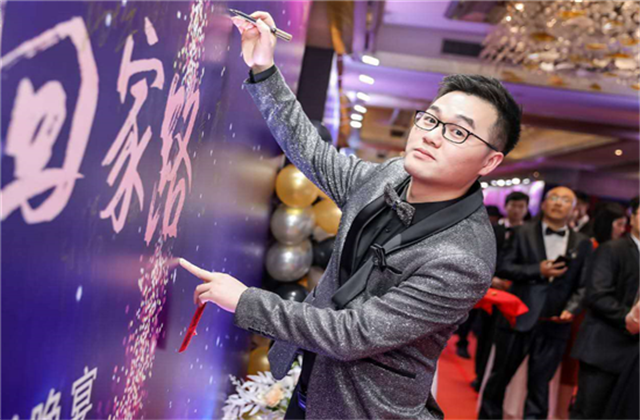 【高光“疫”事】勇敢逆行的特殊“网约车”——PG国际90后，用信念打通生命运输线